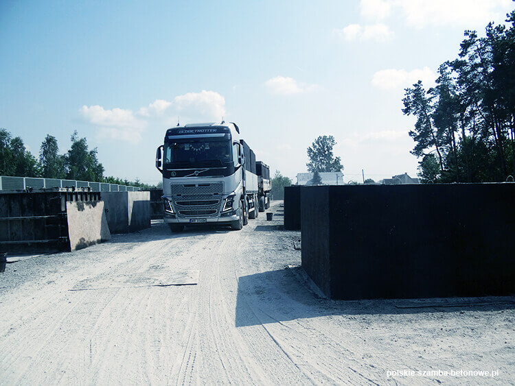 Transport szamb betonowych  w Nidzicy